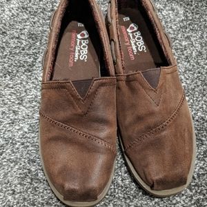Bob's brown leather loafers